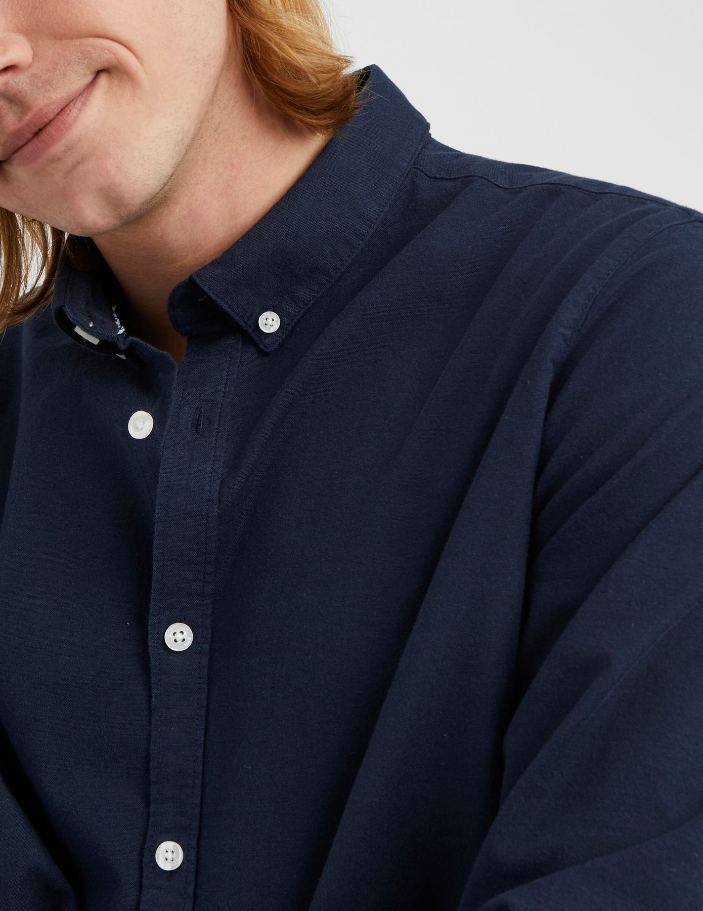 Chemise unie ajust&eacute;e