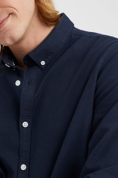 Chemise unie ajust&eacute;e