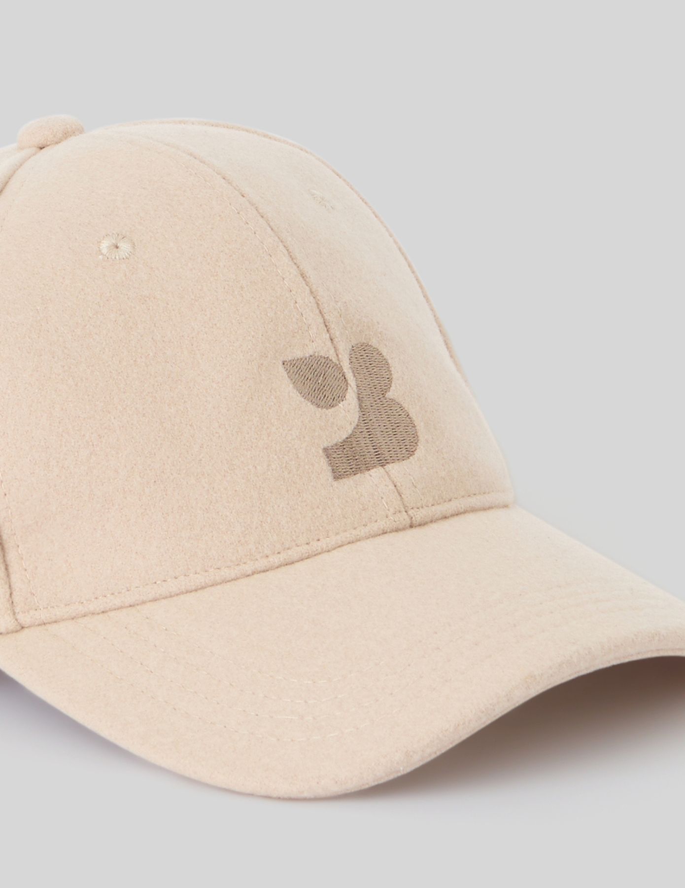 Casquette en laine broderie