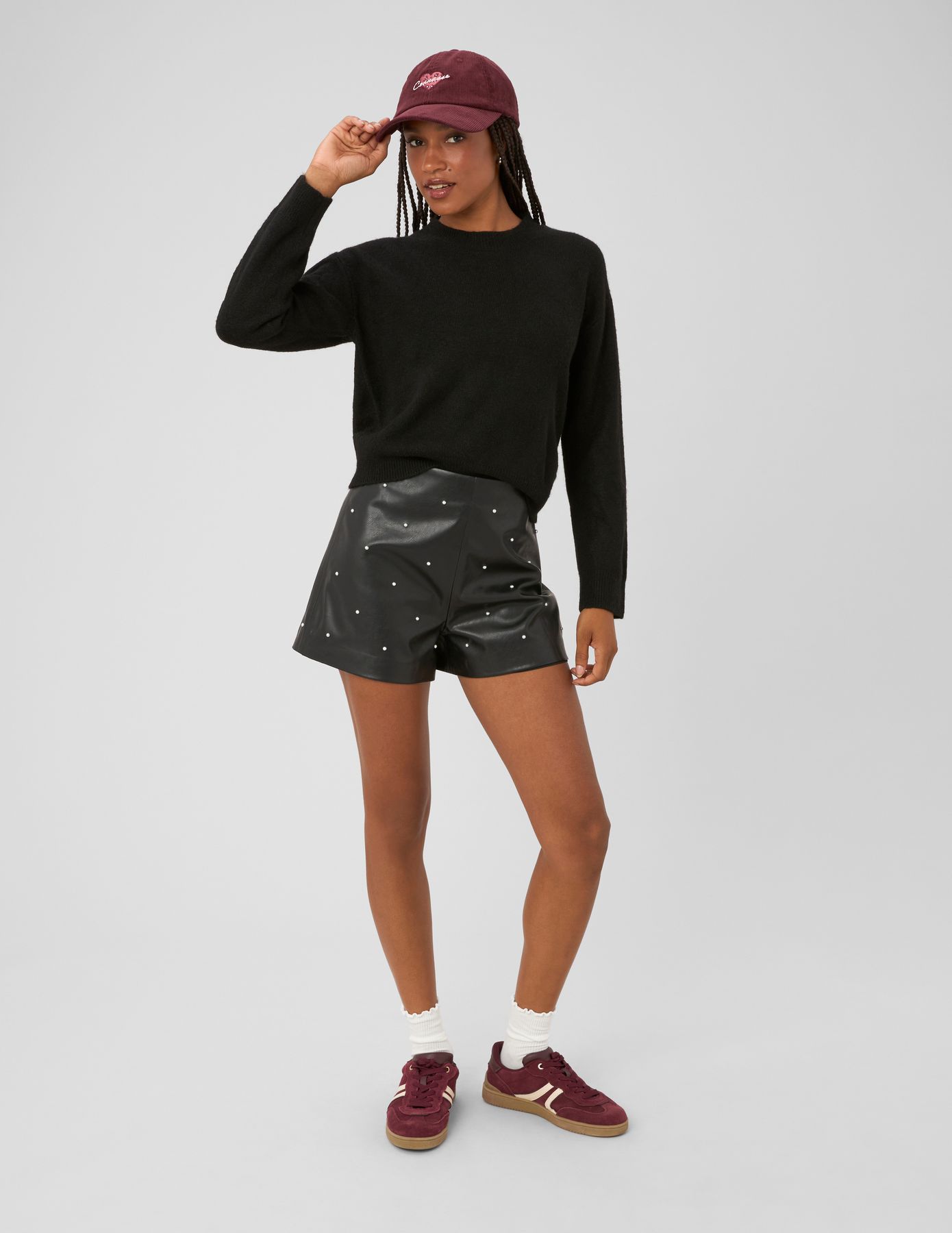 Short en tissu enduit avec perles