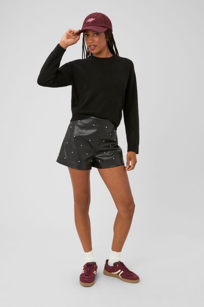 Short en tissu enduit avec perles