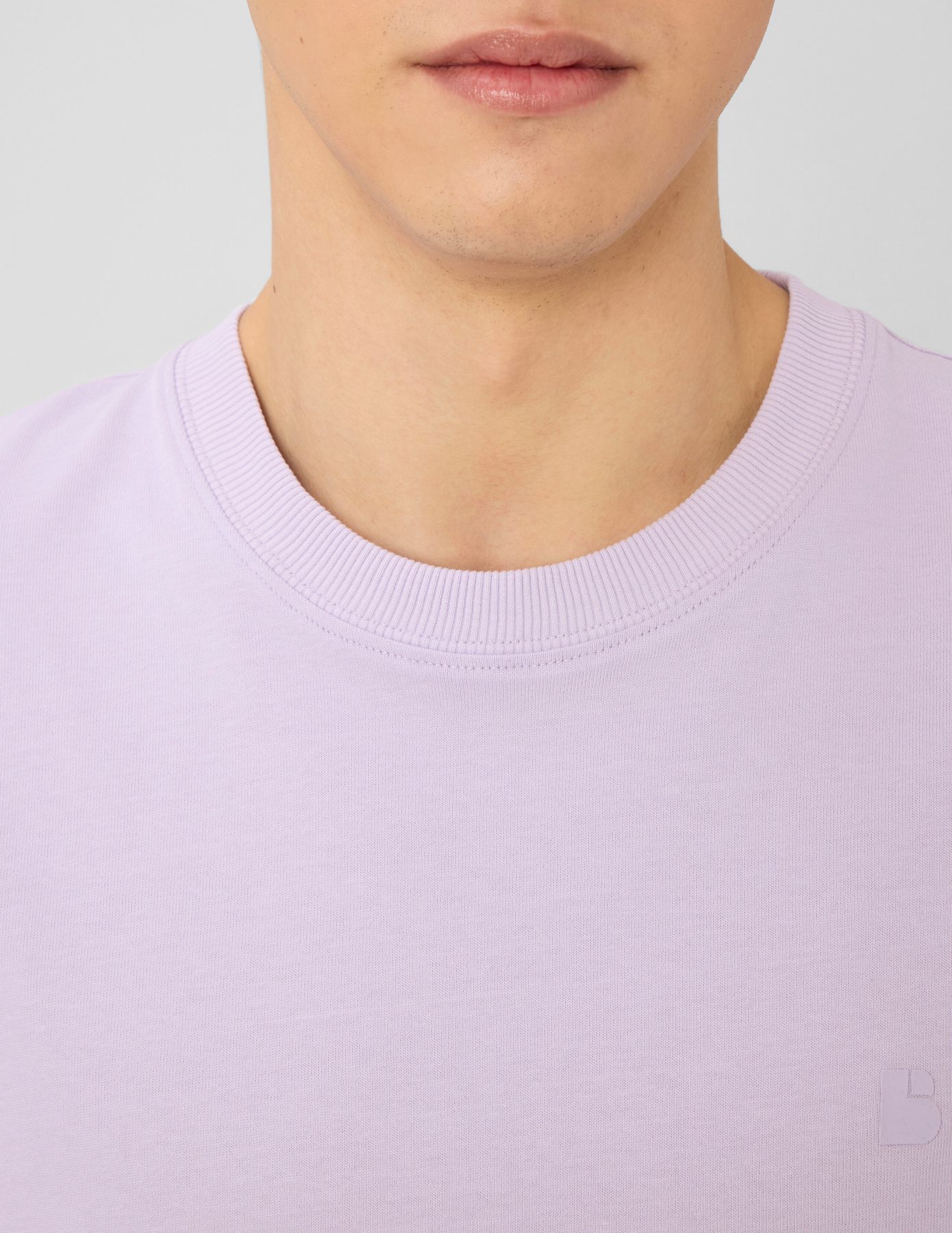 T-shirt logo poitrine