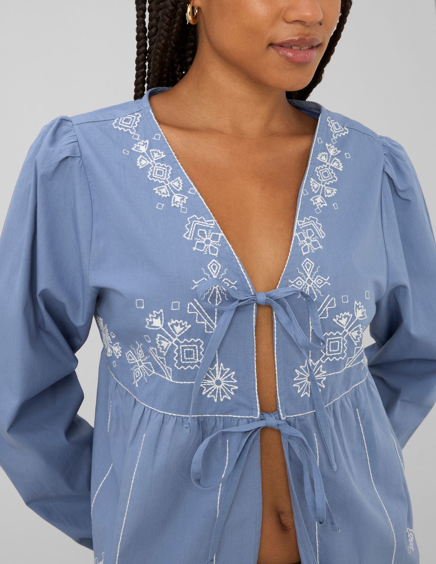 Blouse manches longues brod&eacute;e