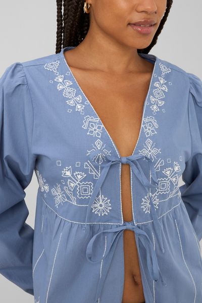 Blouse manches longues brod&eacute;e