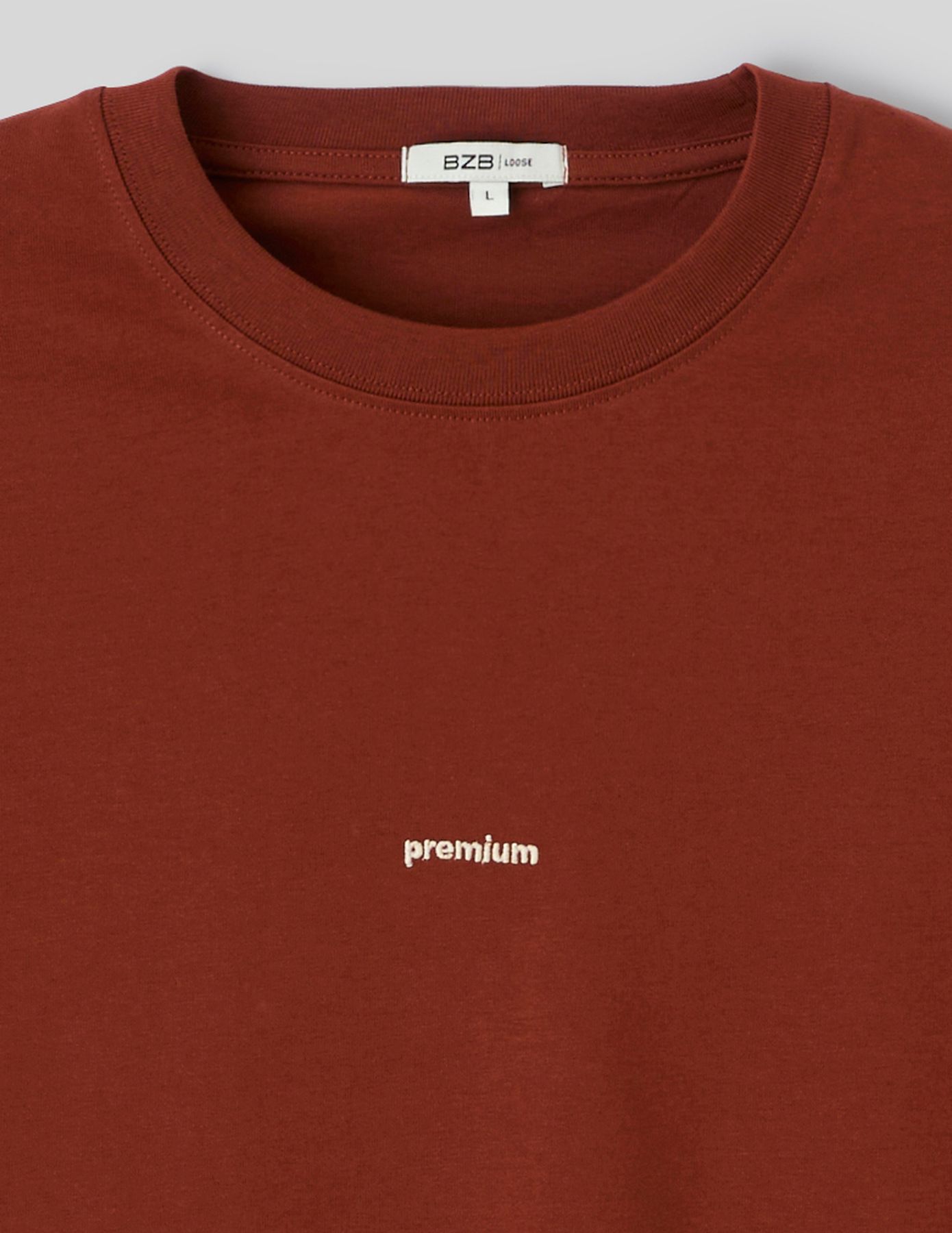T-shirt broderie poitrine