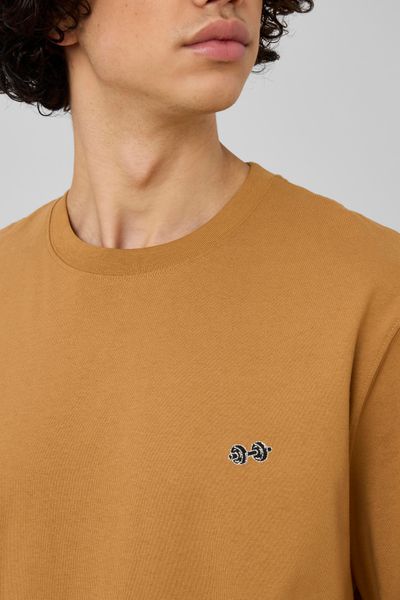 T-shirt broderie poitrine