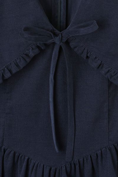 Robe &agrave; col volant&eacute;