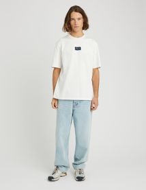 T-shirt &eacute;tiquette centr&eacute;e