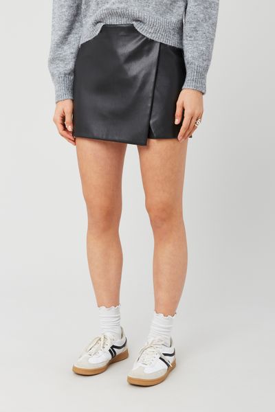 Jupe short en tissu enduit