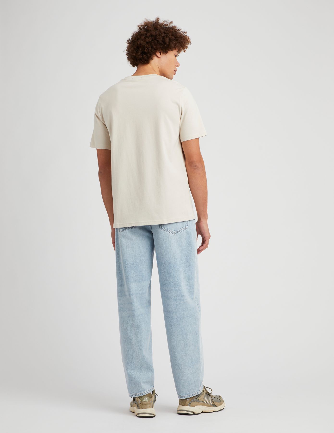 T-shirt broderie poitrine