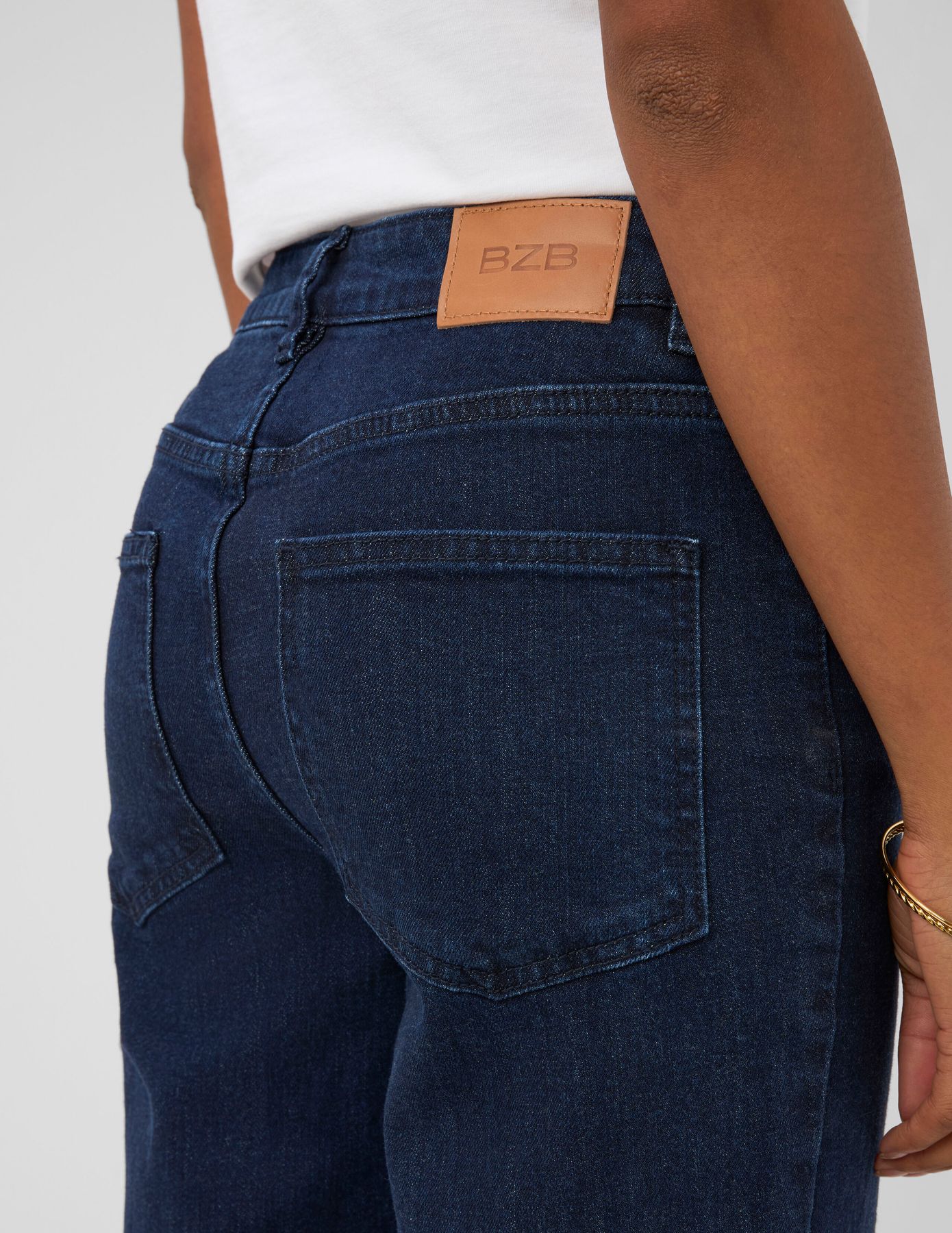 Jean flare surpiqure devant