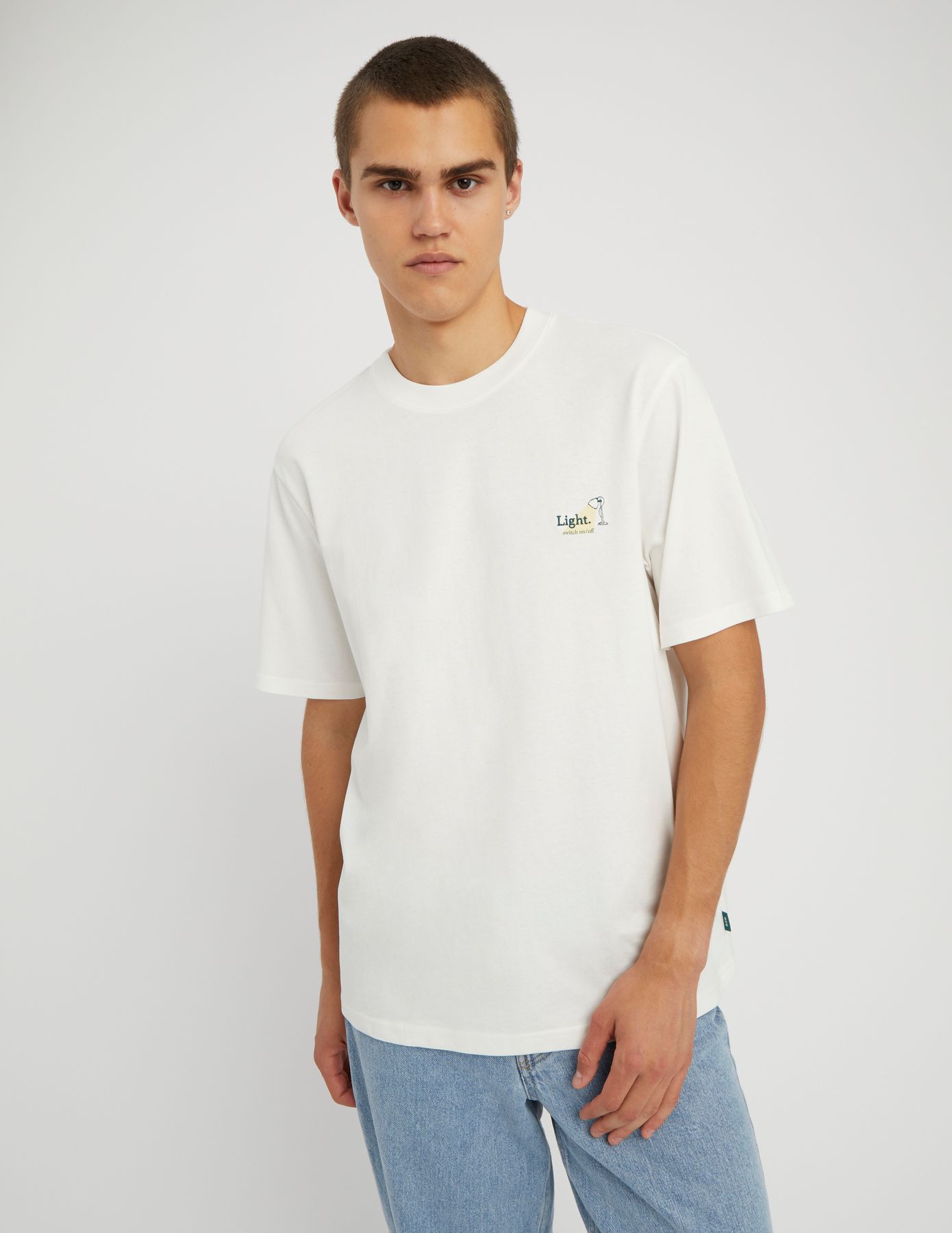 T-shirt broderie poitrine