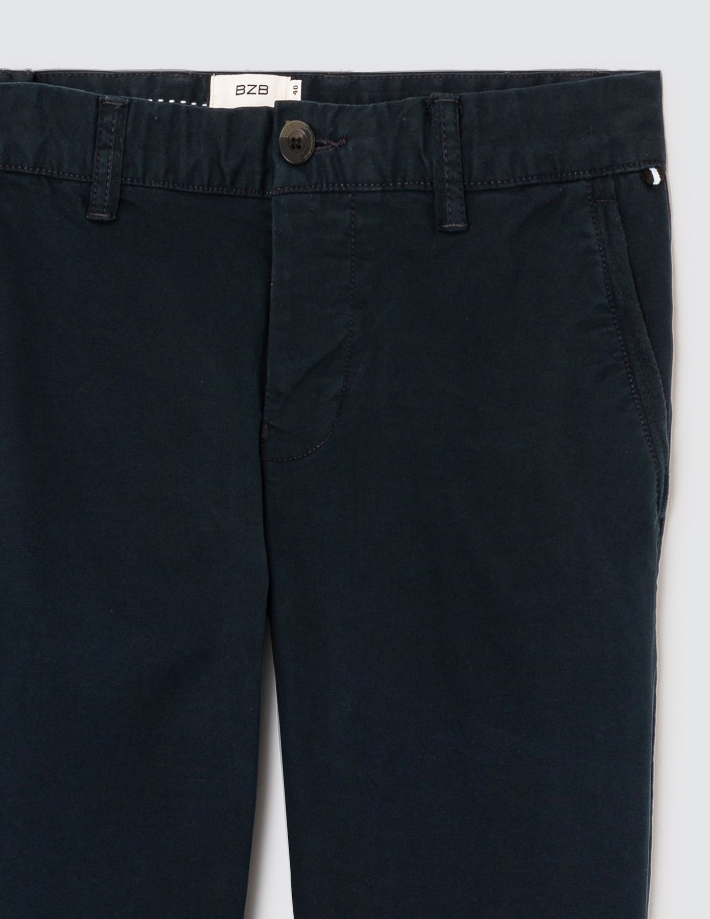 Pantalon chino ajusté