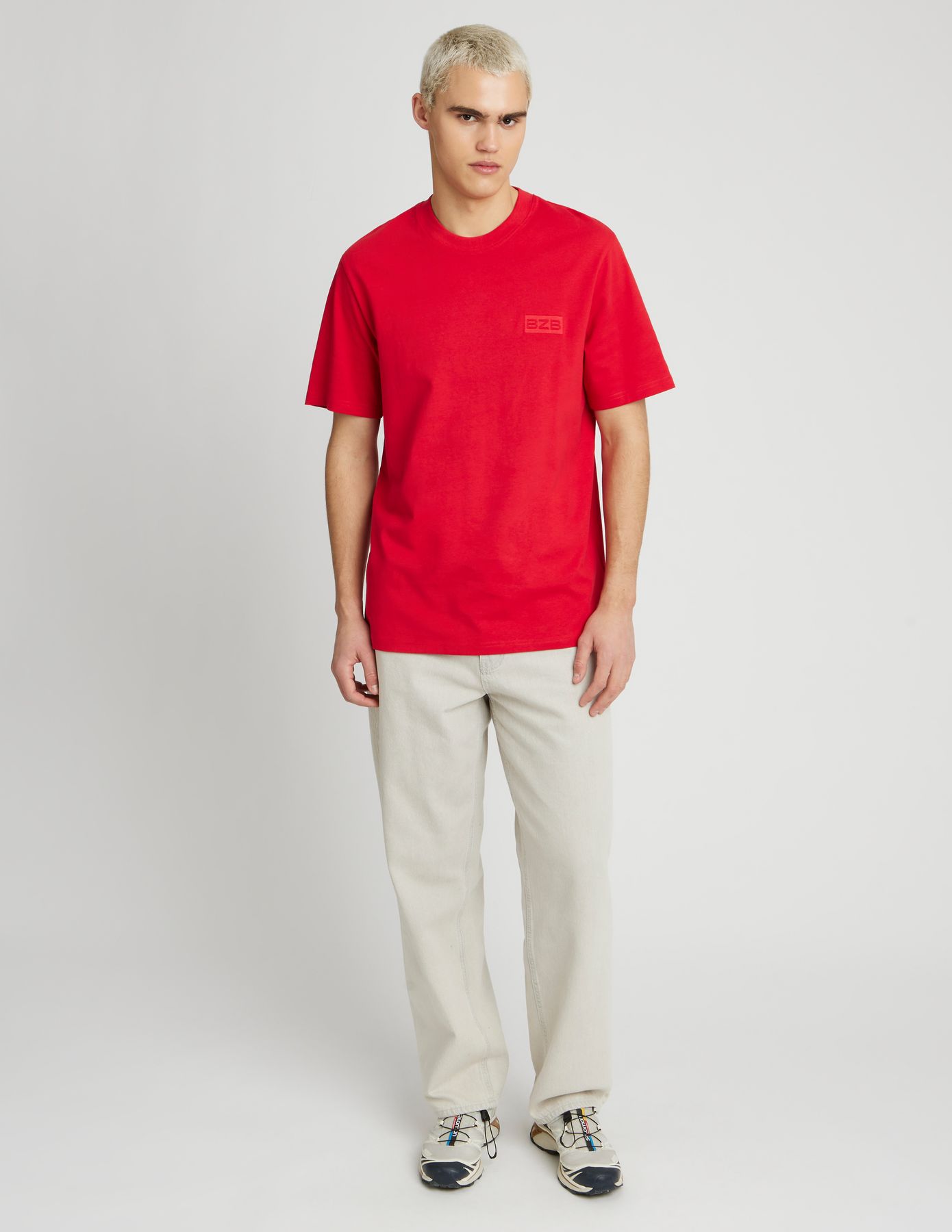 T-shirt broderie poitrine