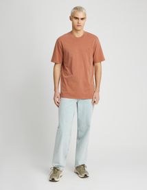 T-shirt broderie poitrine