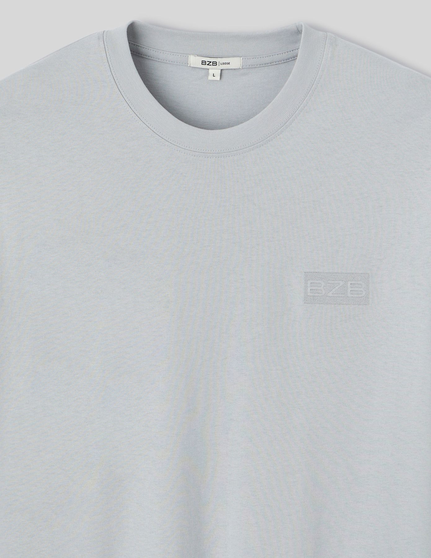 T-shirt broderie poitrine