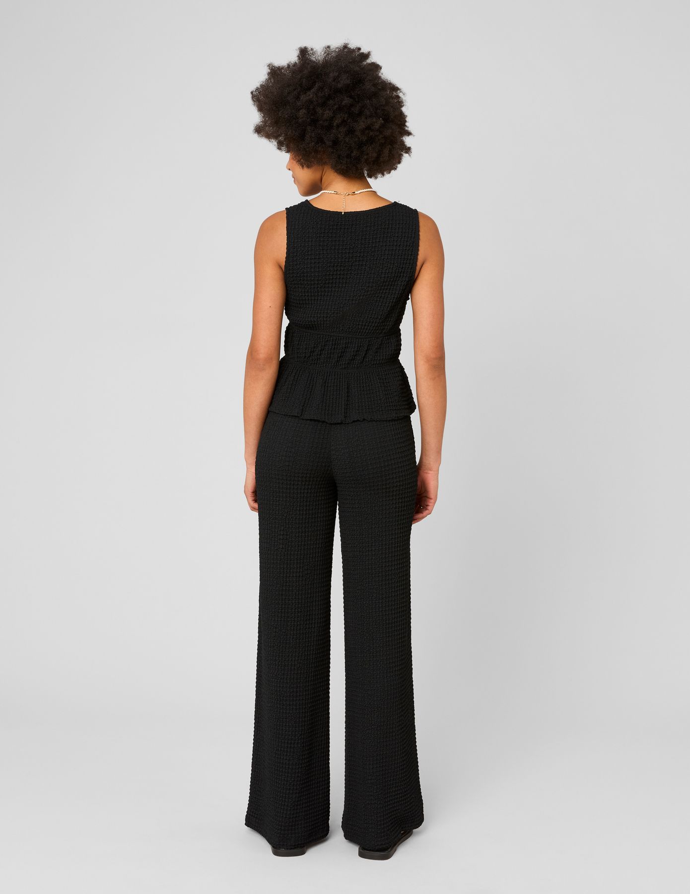 Pantalon fluide mati&egrave;re textur&eacute;e