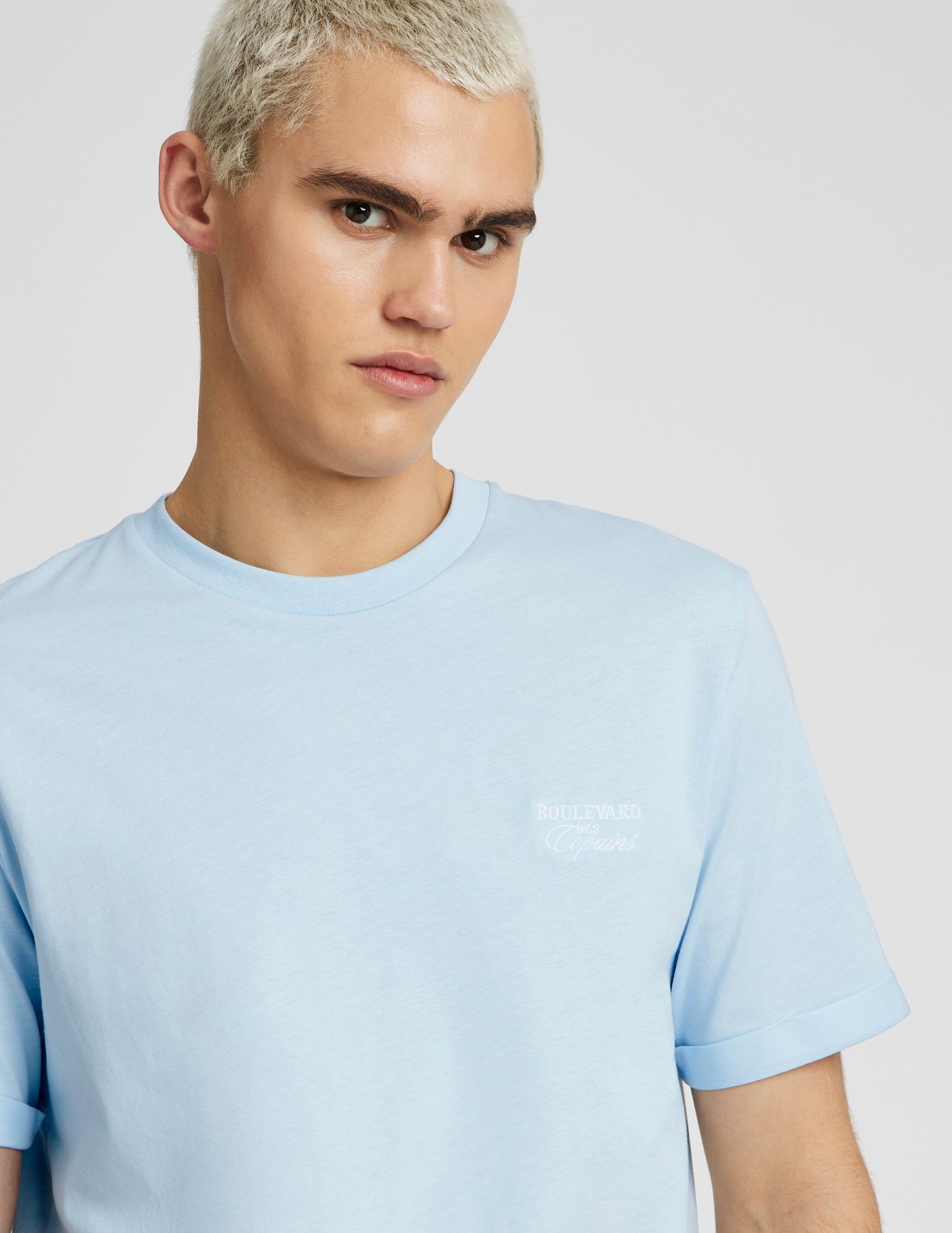 T-shirt broderie poitrine