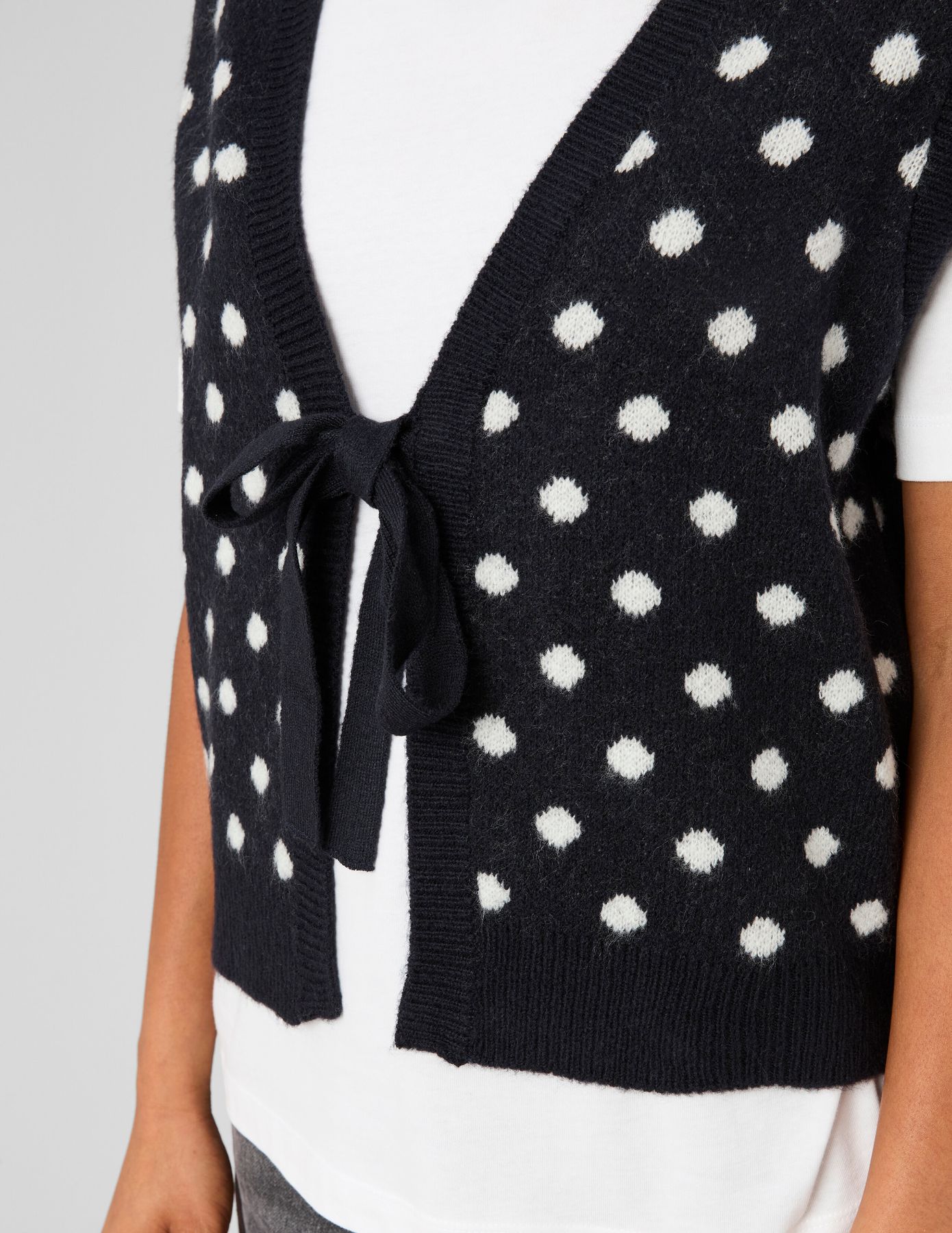 Gilet sans manches &agrave; nouette