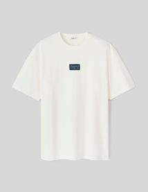 T-shirt &eacute;tiquette centr&eacute;e