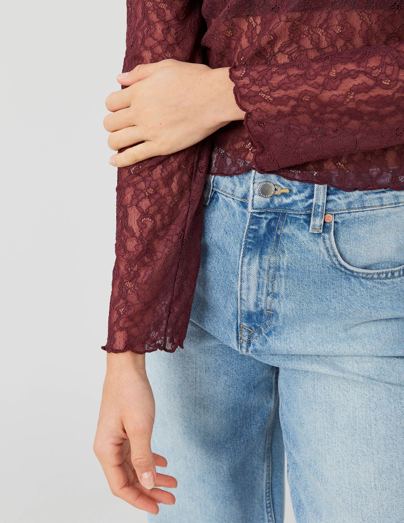 T-shirt manches longues en dentelle