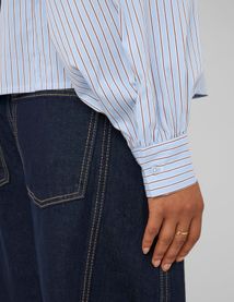 Blouse ray&eacute;e &agrave; n&oelig;ud