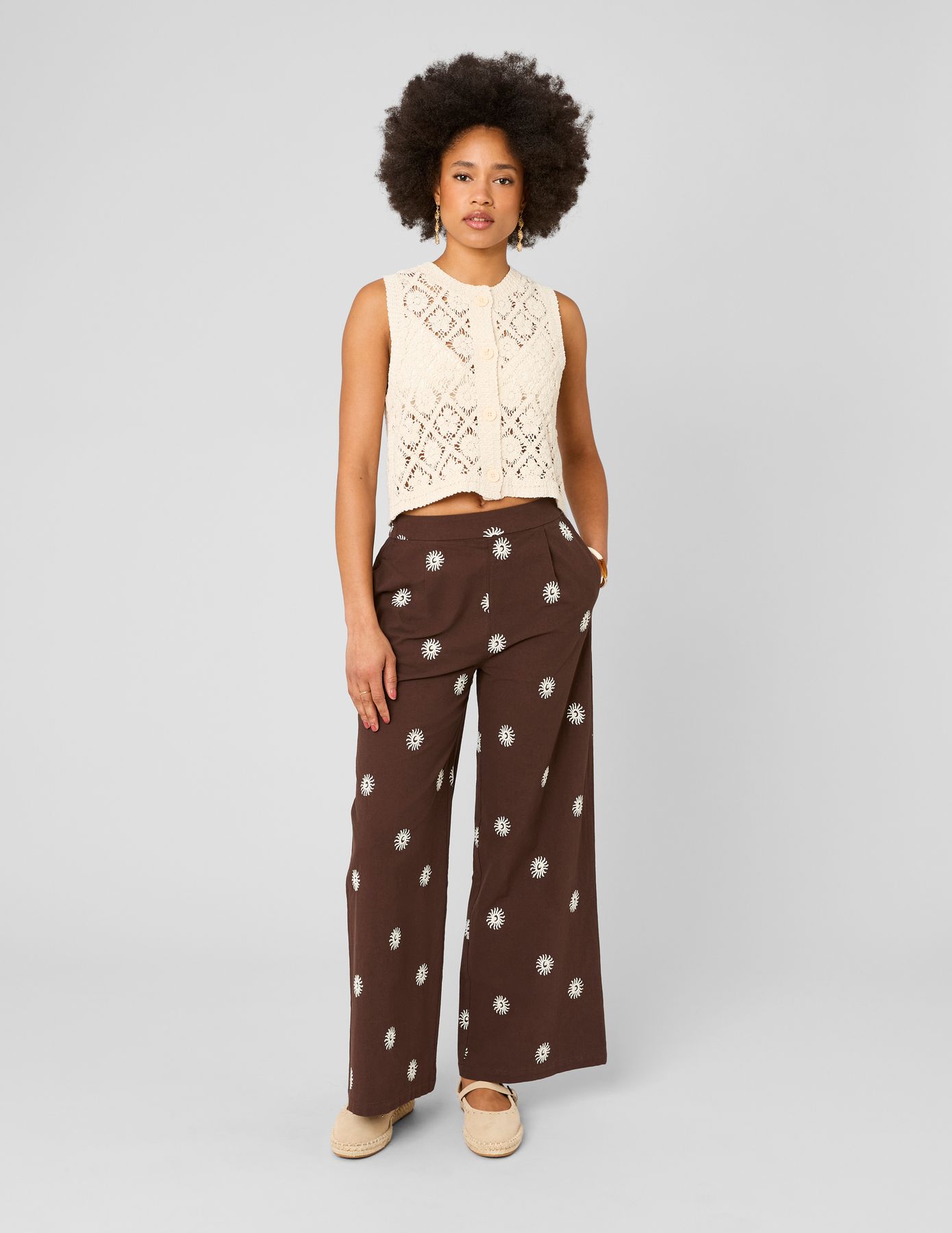 Pantalon brod&eacute;