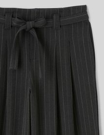 Pantalon en flanelle ceintur&eacute; &agrave; rayures