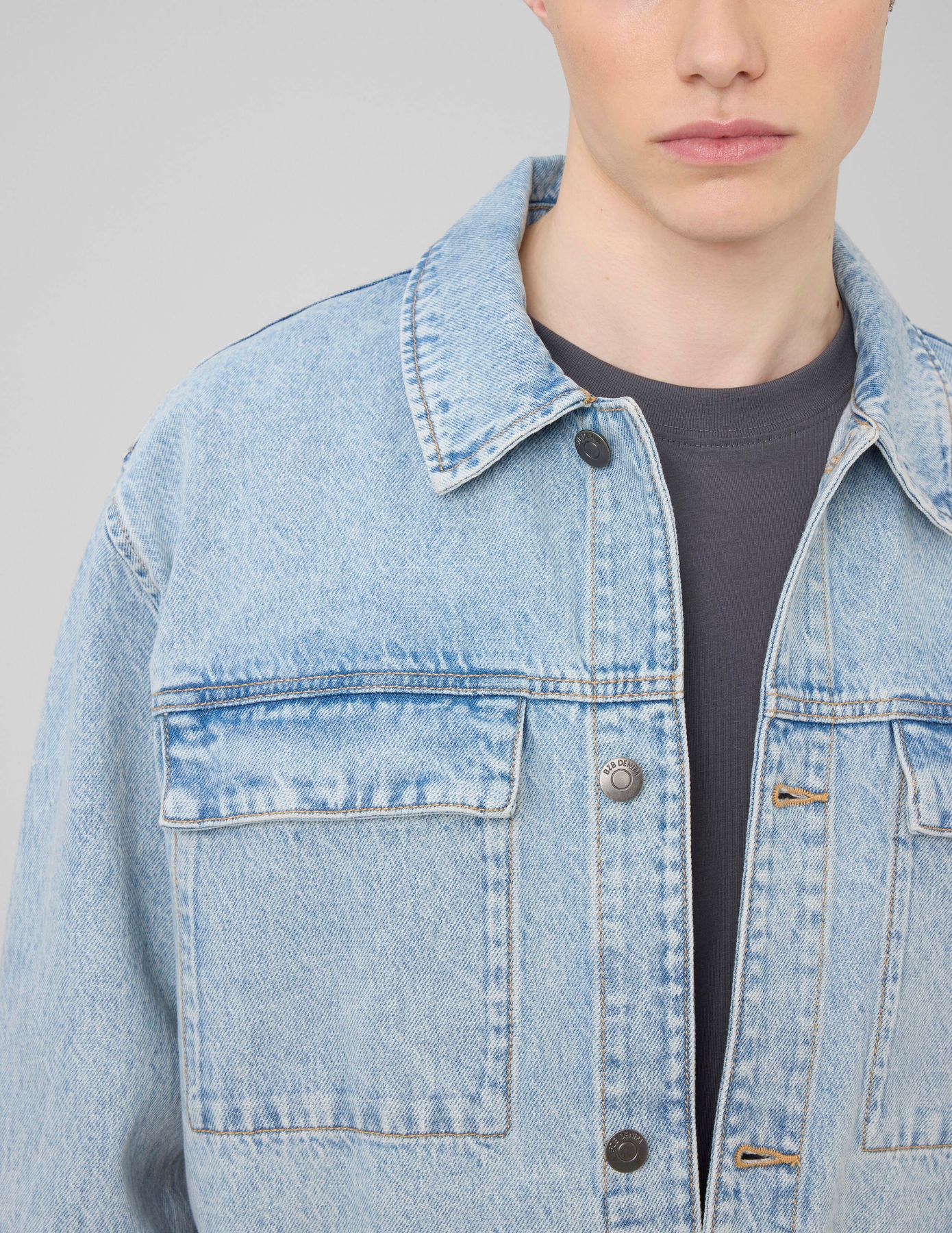 Veste boutonn&eacute;e en jean