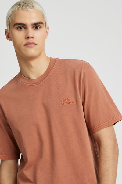 T-shirt broderie poitrine