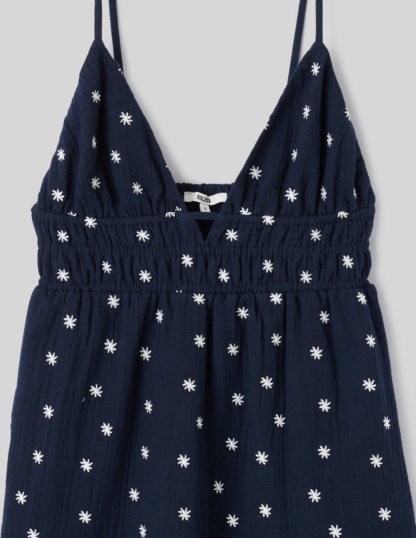 Robe courte &agrave; broderies