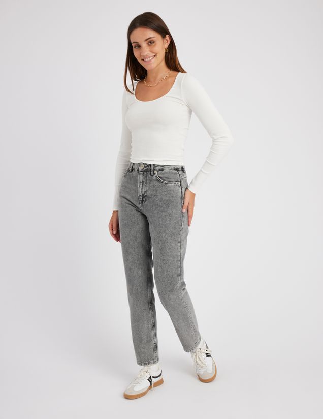 Jean mom fit