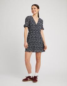 Robe courte plissée imprimée