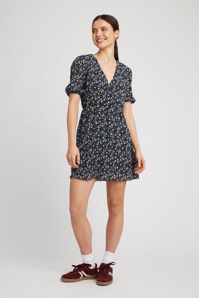 Robe courte plissée imprimée