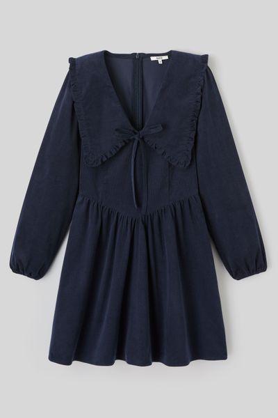 Robe &agrave; col volant&eacute;