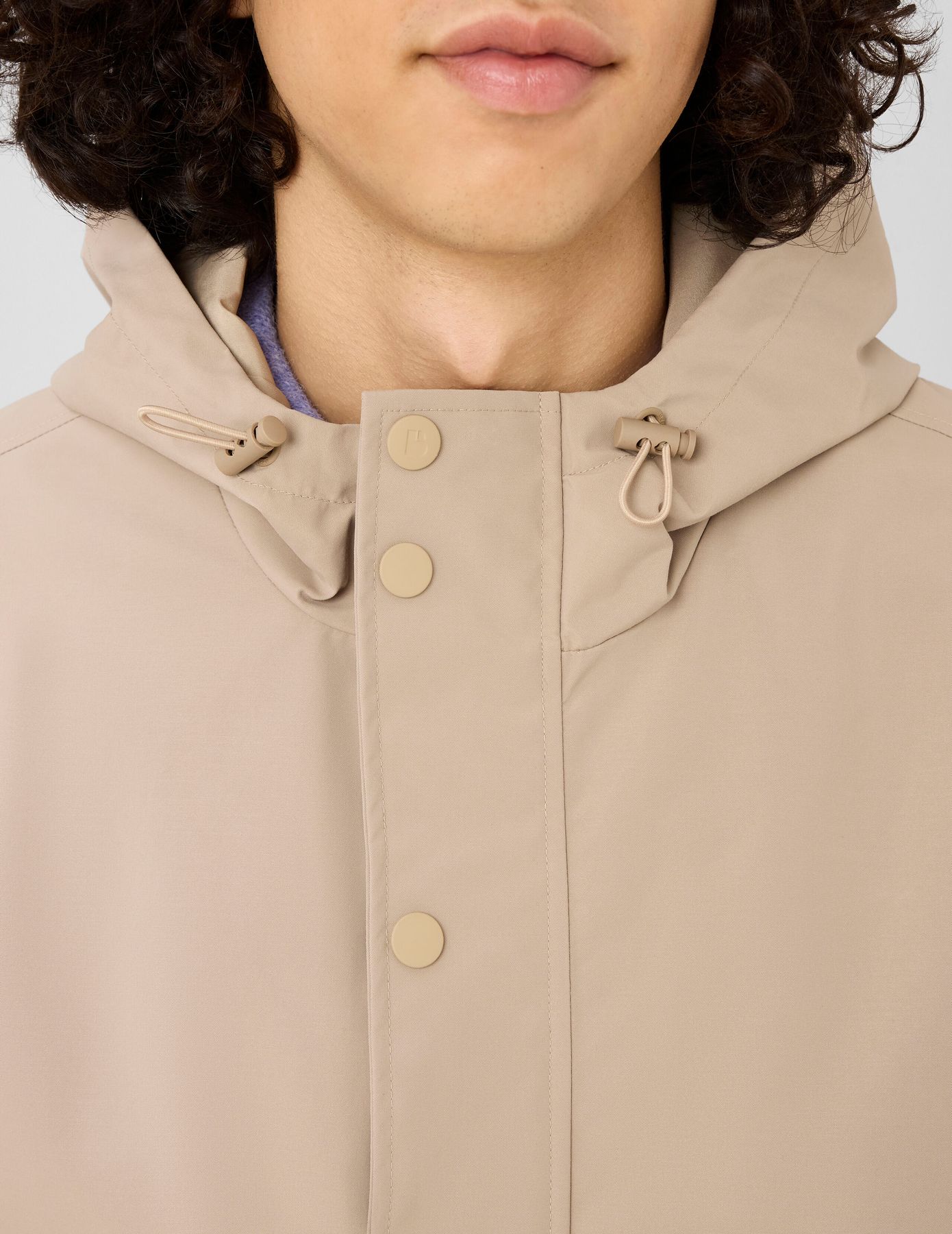Parka l&eacute;g&egrave;re &agrave; capuche