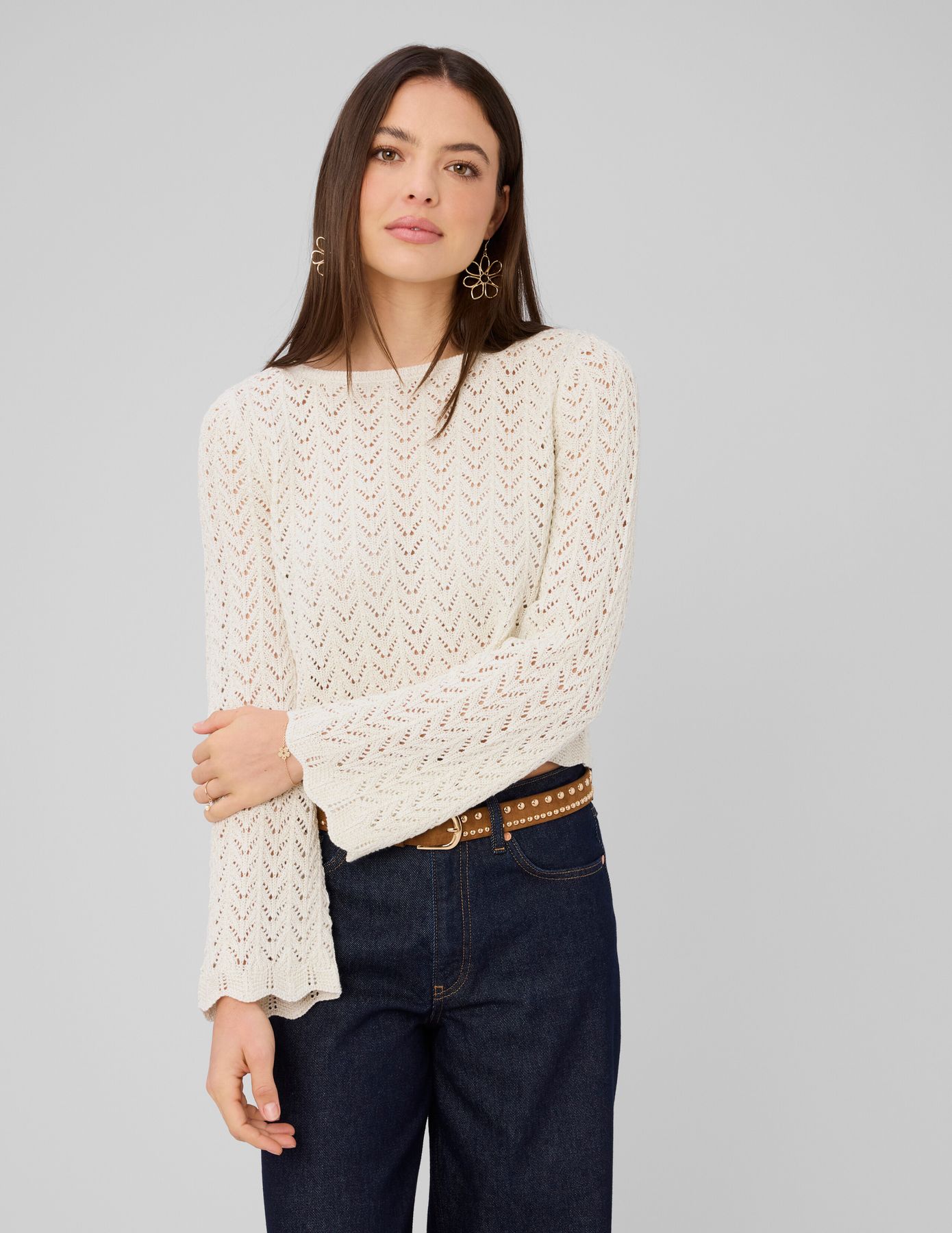 Pull en crochet avec fils en lurex dor&eacute;