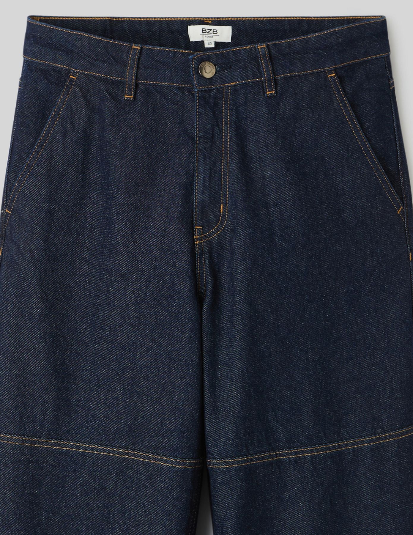 Jean loose &agrave; d&eacute;coupes