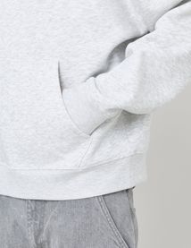 Sweat capuche broderie devant/dos