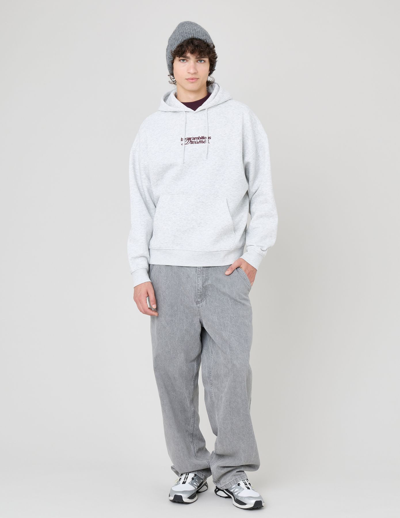 Sweat capuche broderie devant/dos