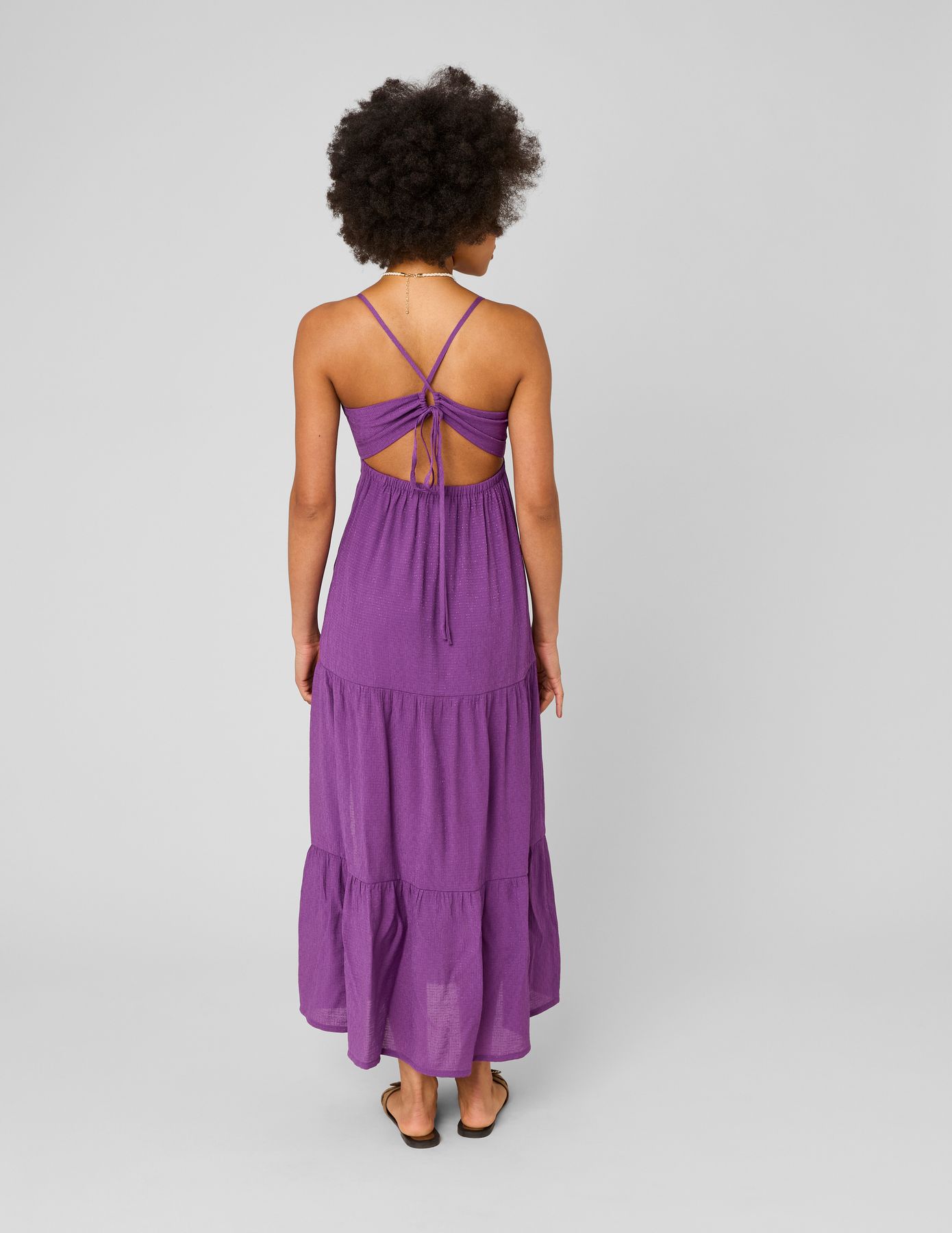 Robe longue &agrave; d&eacute;coupes dans le dos