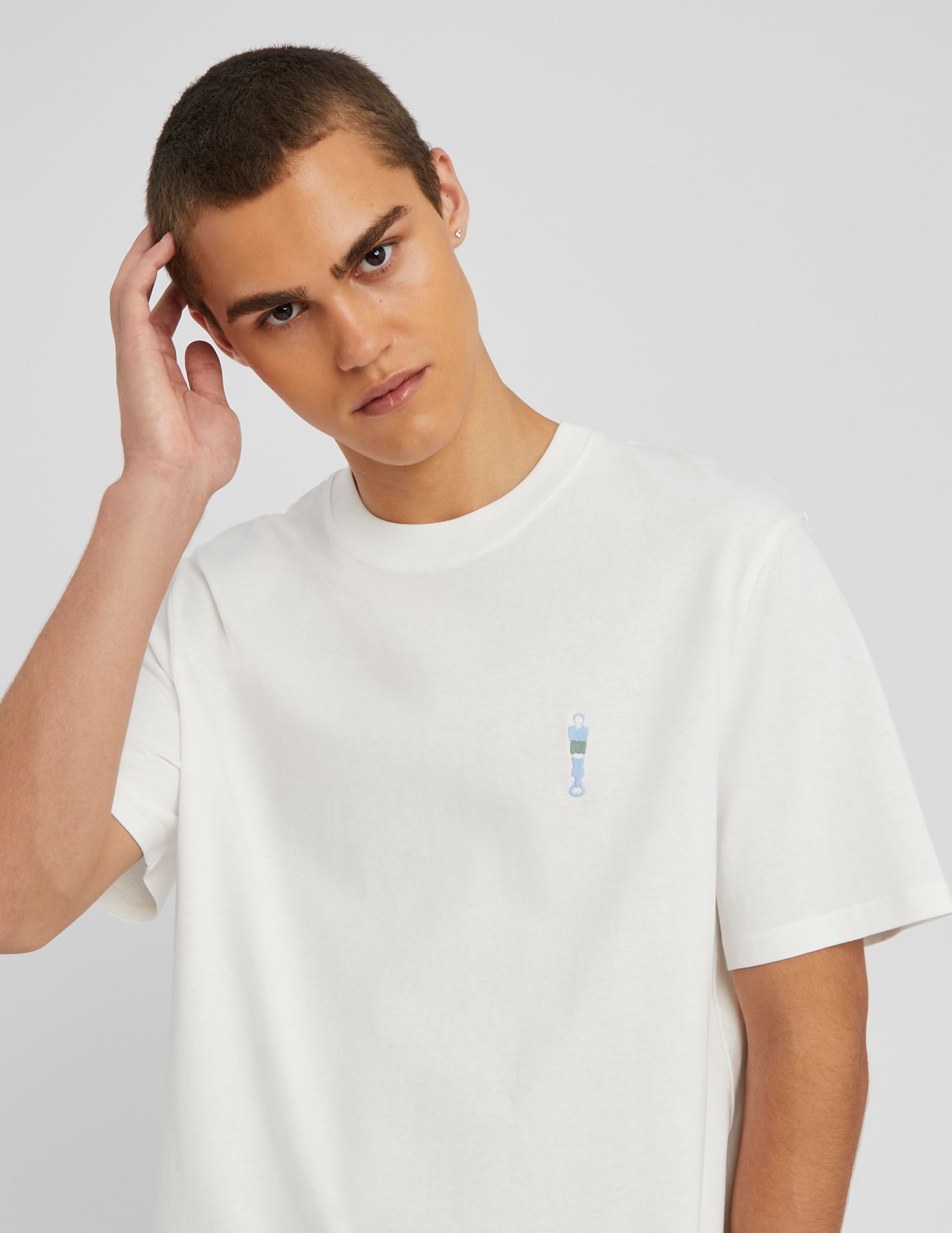 T-shirt broderie poitrine