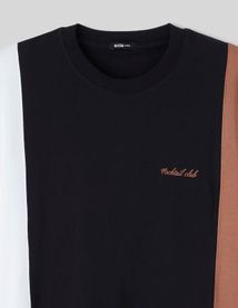 T-shirt broderie poitrine