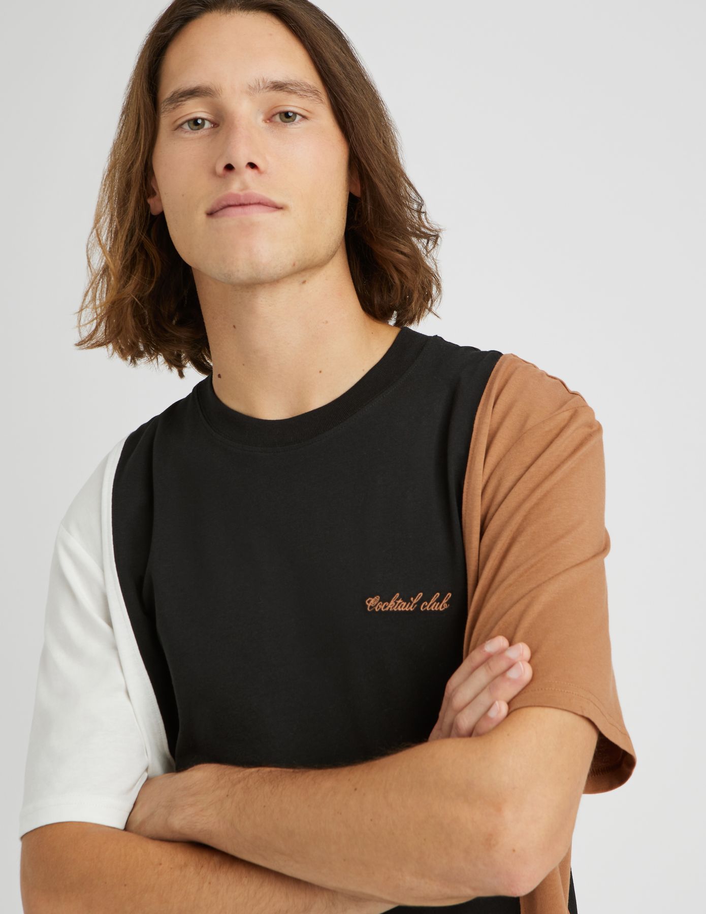 T-shirt broderie poitrine