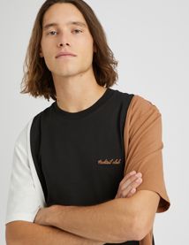 T-shirt broderie poitrine