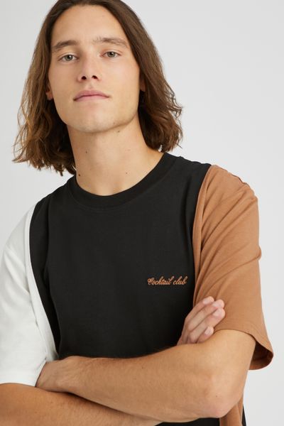 T-shirt broderie poitrine