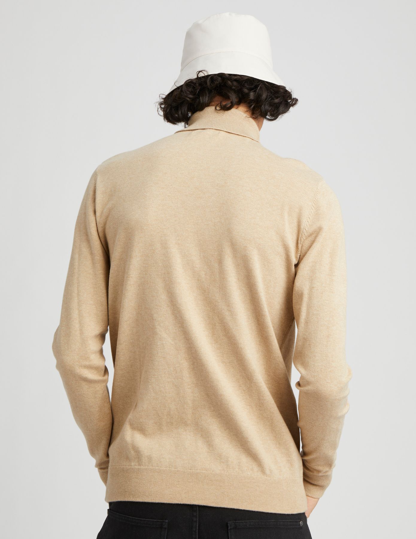 Pull col roul&eacute;