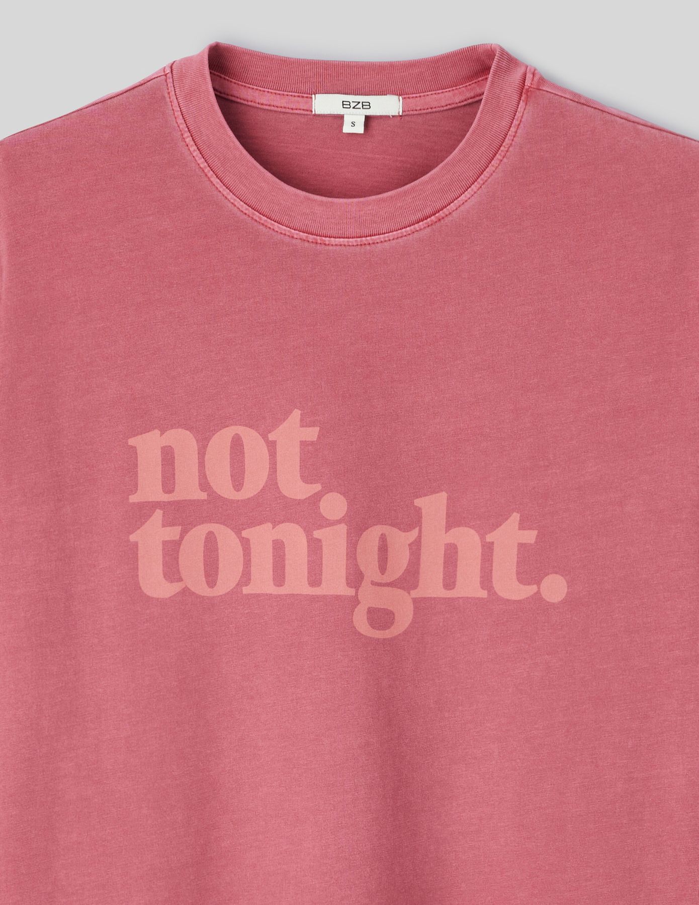 T-shirt d&eacute;lav&eacute; imprim&eacute;