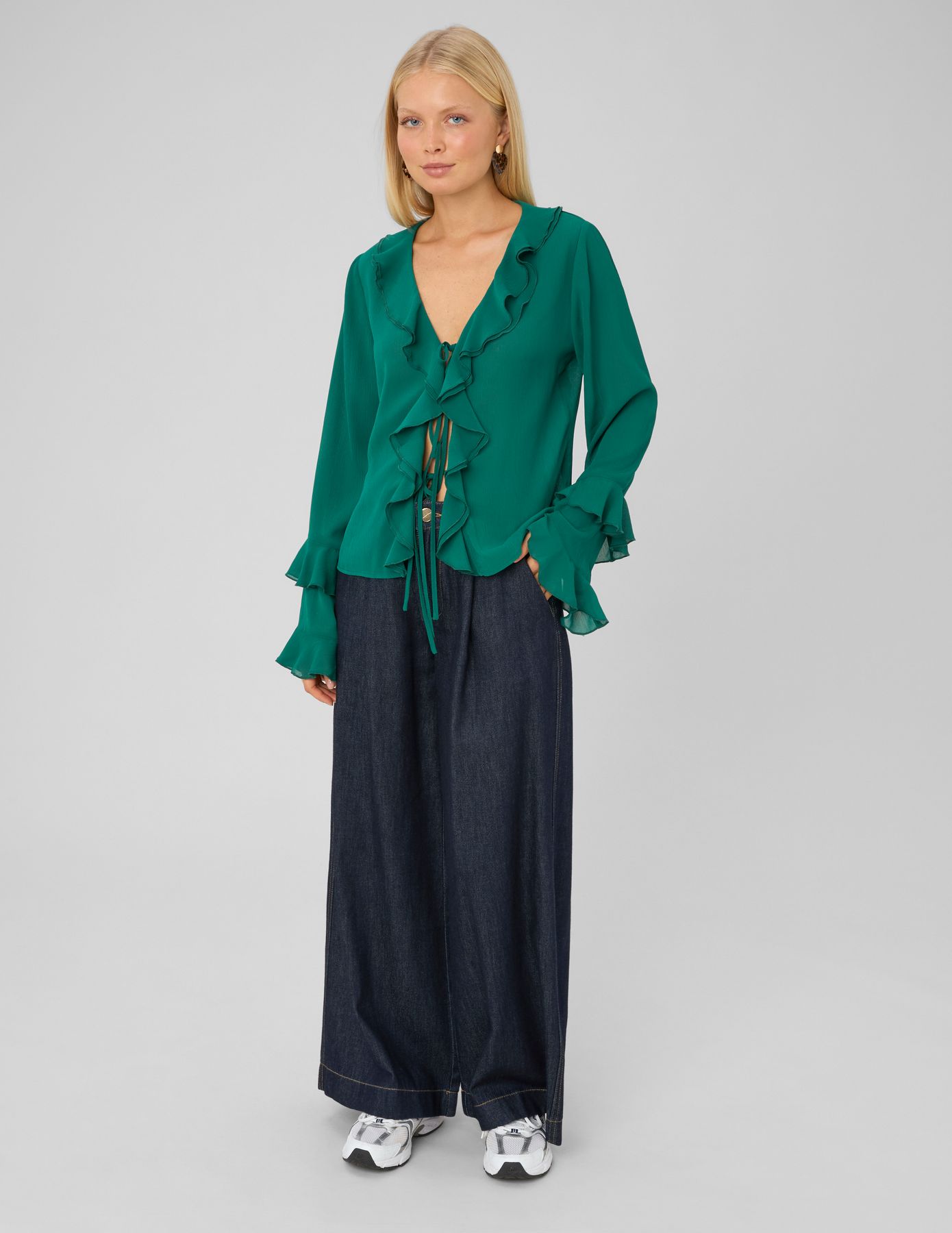 Blouse volant&eacute;e manches longues