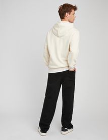 Sweat à capuche broderie poitrine